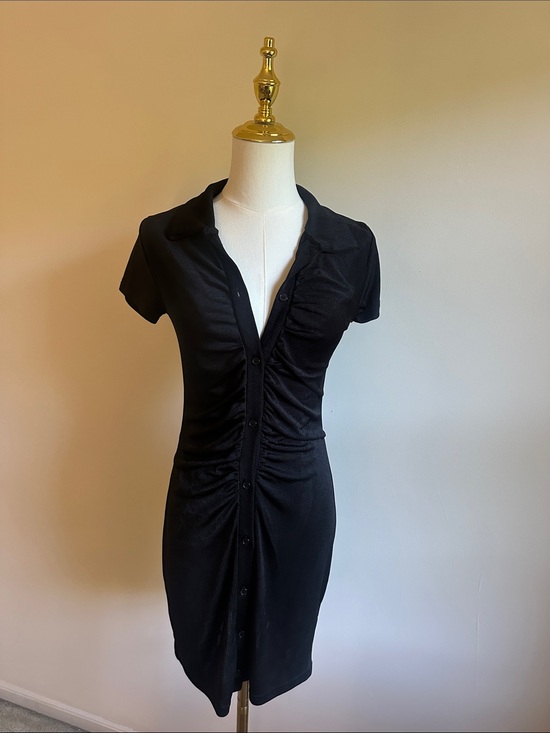 Liv & Lottie Dresses & Skirts - Classic Black Ruched Button-Front Midi Dress